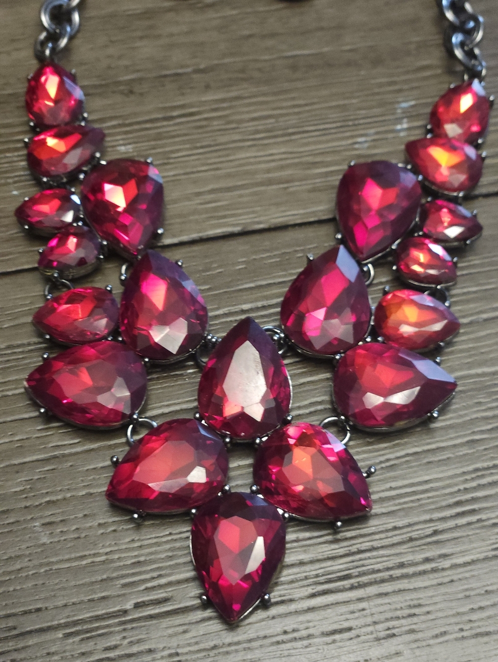 JLO Jennifer Lopez Red Rhinestone Statement Necklace Set - Picture 2 of 10